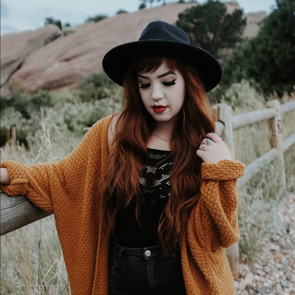 Meet your Posher, Liz - Picture 5 of 8